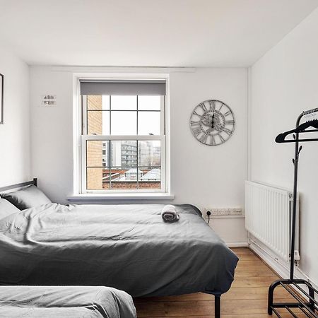 Sleek Shoreditch Hideout - 2 Bed Gem With Balcony In Central Londyn Zewnętrze zdjęcie