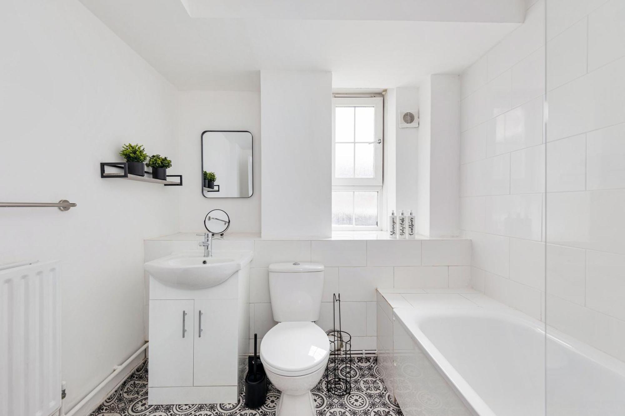 Sleek Shoreditch Hideout - 2 Bed Gem With Balcony In Central Londyn Zewnętrze zdjęcie