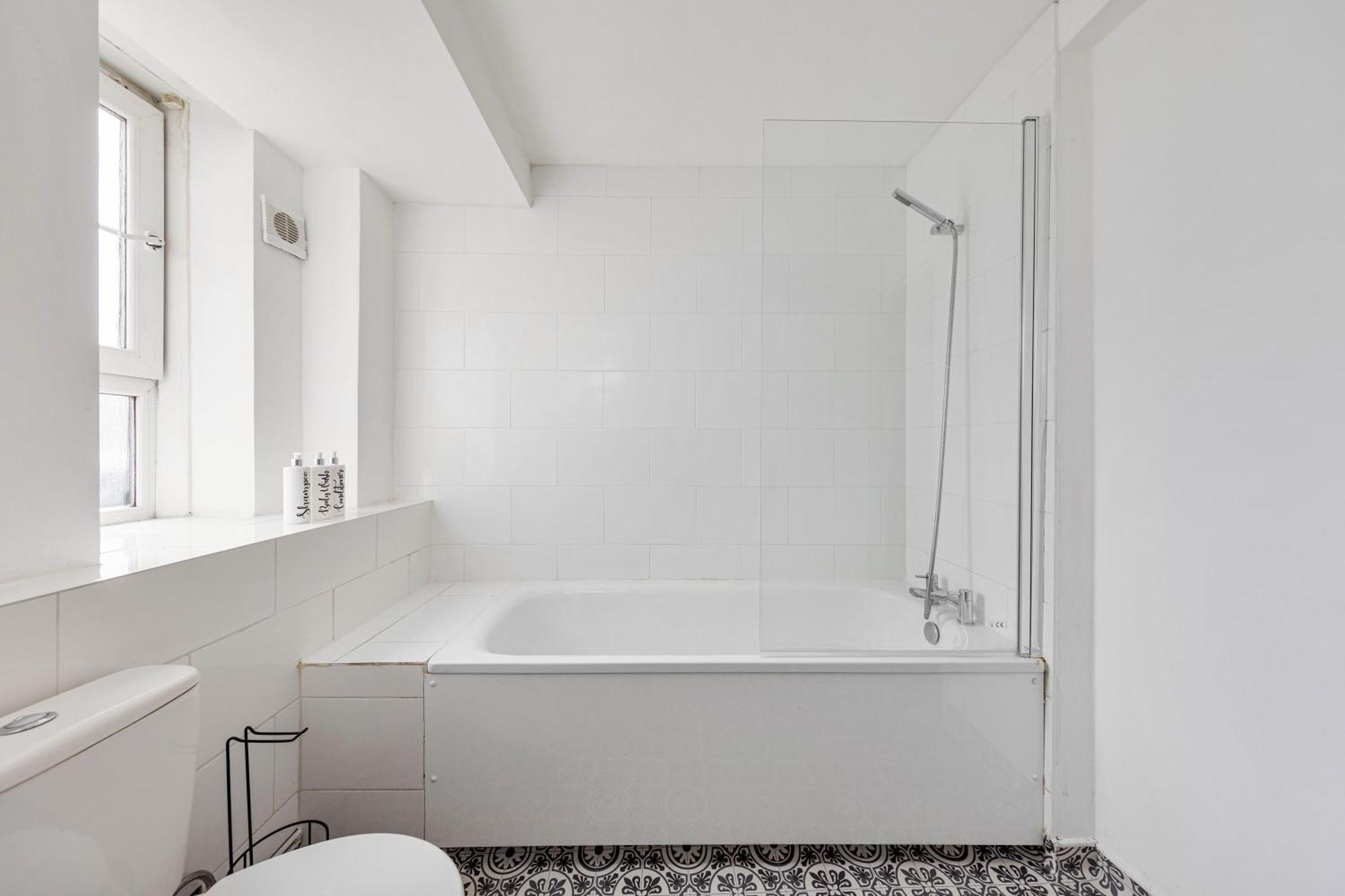 Sleek Shoreditch Hideout - 2 Bed Gem With Balcony In Central Londyn Zewnętrze zdjęcie