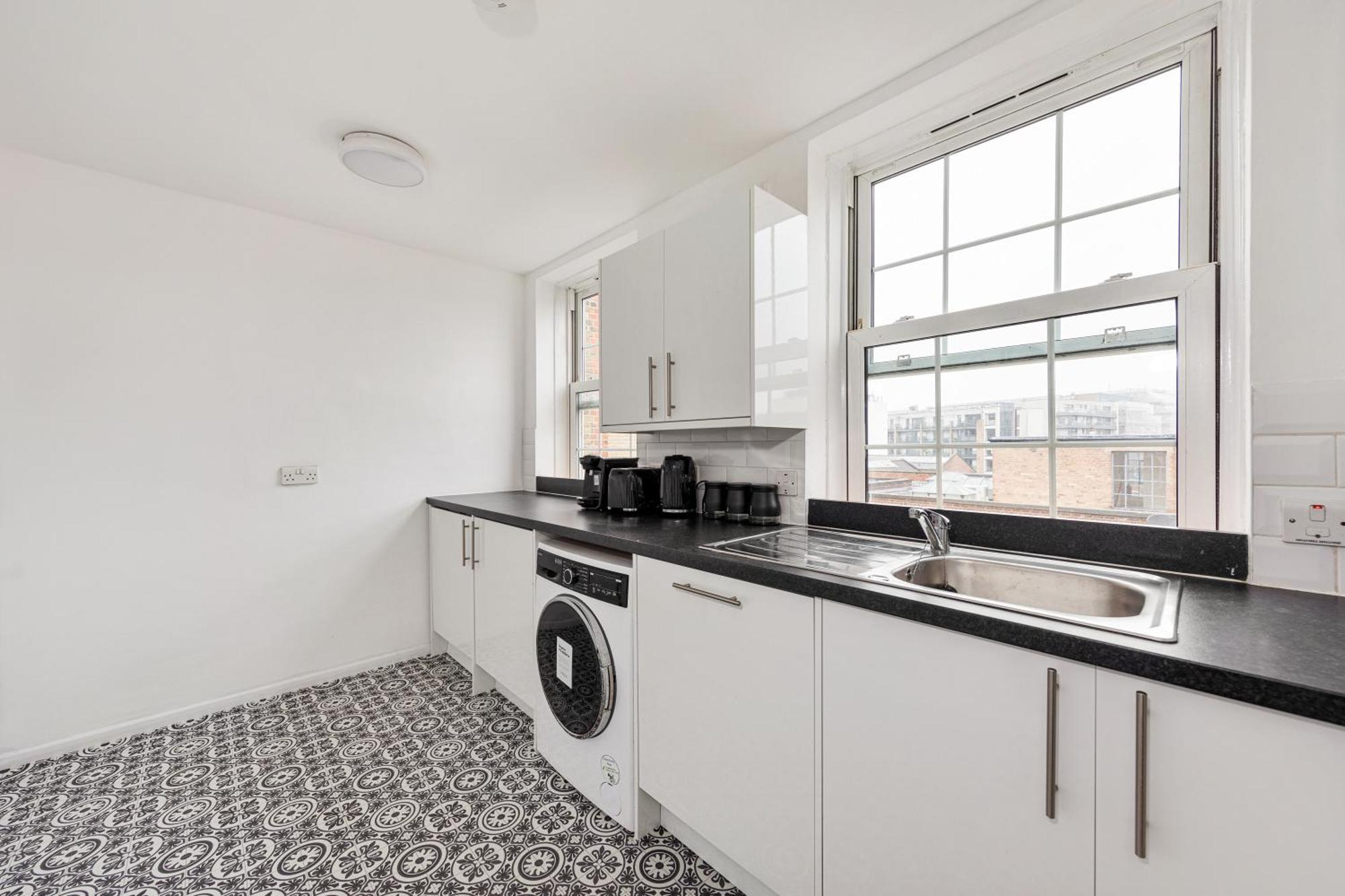 Sleek Shoreditch Hideout - 2 Bed Gem With Balcony In Central Londyn Zewnętrze zdjęcie